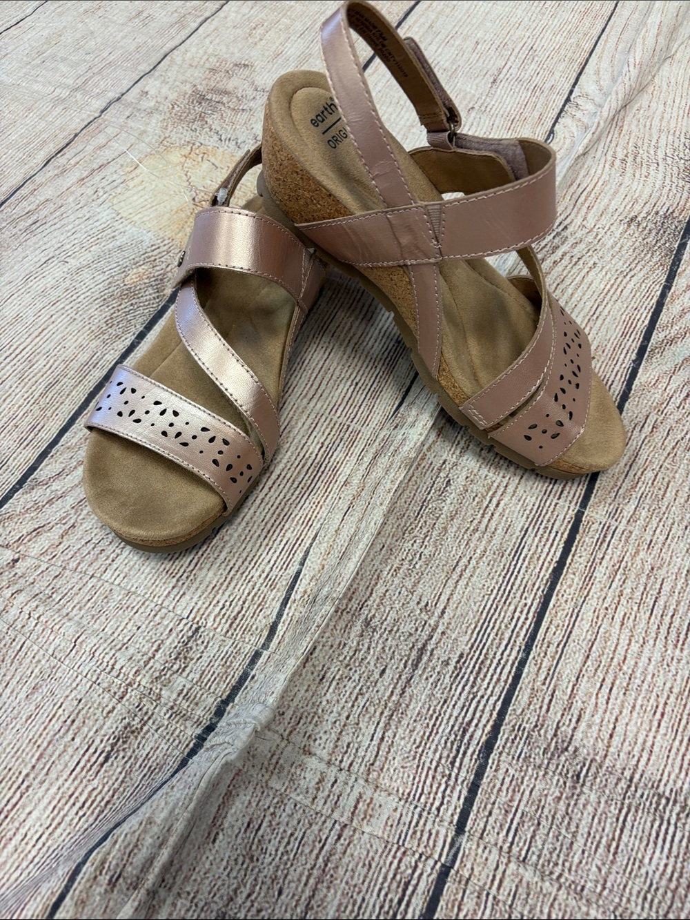 😍 Earth Origins Metallic Blush Wedge Sandals